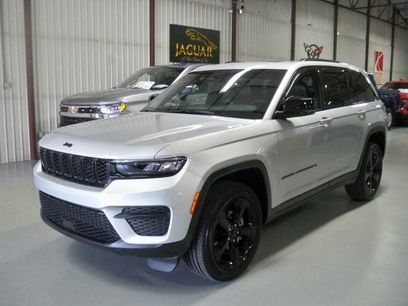 Used 2023 Jeep Grand Cherokee Altitude