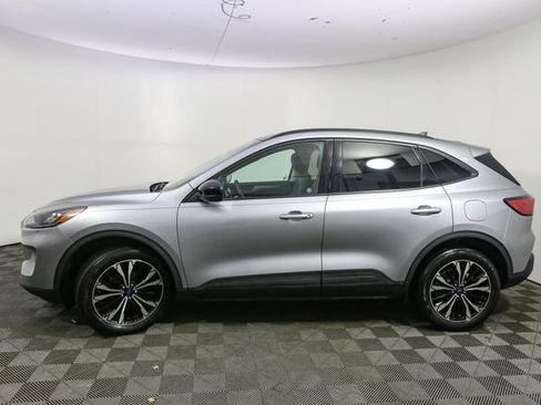 Used 2022 Ford Escape SE w/ SE Sport Appearance Package AWD/4WD image 6