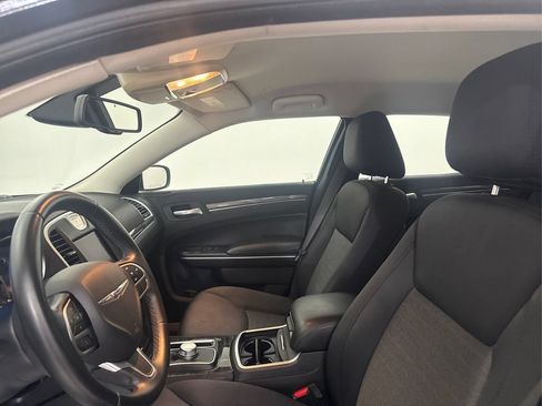 Used 2018 Chrysler 300 Touring RWD image 31