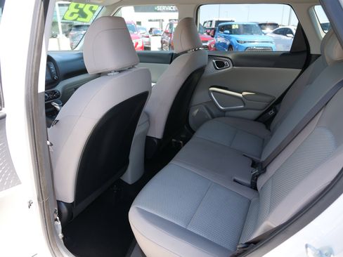 Used 2023 Kia Soul LX w/ LX Technology Package image 13