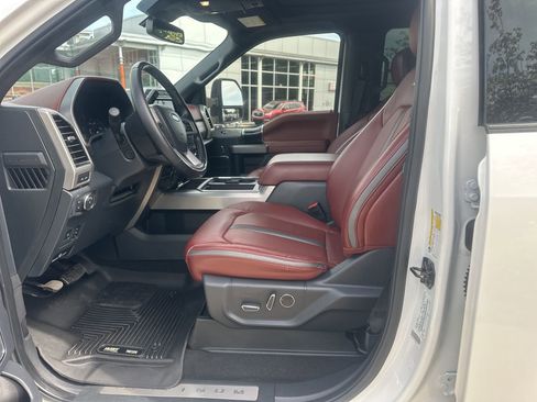 Used 2022 Ford F250 Platinum w/ FX4 Off-Road Package AWD/4WD image 23