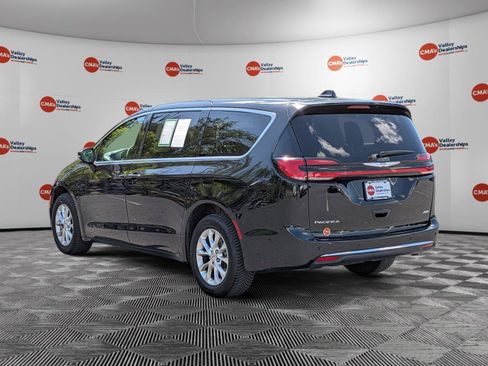 Used 2024 Chrysler Pacifica Touring-L AWD/4WD image 7