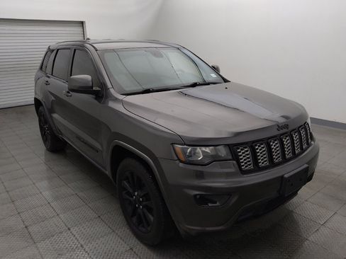 Used 2018 Jeep Grand Cherokee Altitude RWD image 13