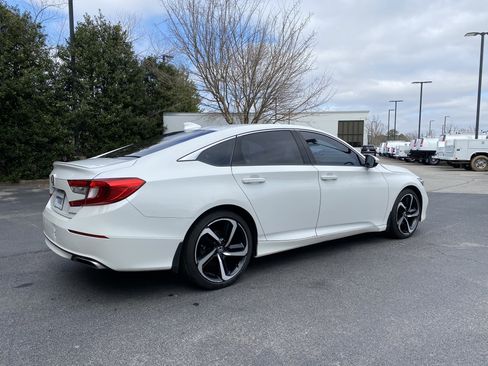Used 2018 Honda Accord Sport image 9