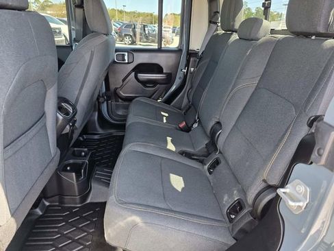 Used 2024 Jeep Gladiator Sport image 8