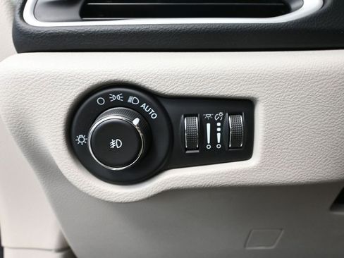 Used 2022 Chrysler Pacifica Touring-L FWD image 31