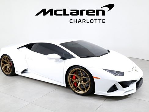 Used 2020 Lamborghini Huracan EVO image 2