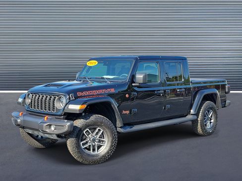 Used 2025 Jeep Gladiator Mojave w/ Convenience Group AWD/4WD image 1