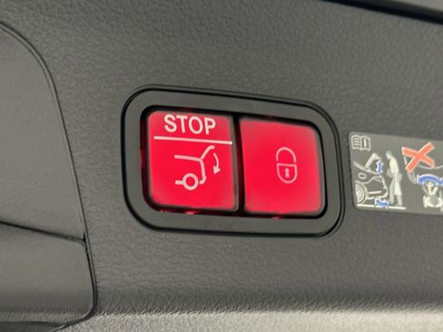 Used 2025 Mercedes-Benz GLS 450 4MATIC image 21