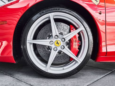 Used 2012 Ferrari 458 Spider RWD image 3