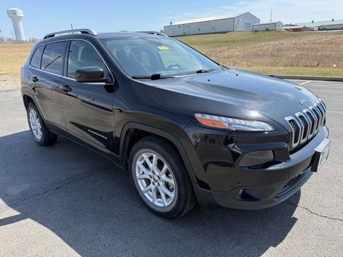 Used 2016 Jeep Cherokee Latitude w/ Cold Weather Group image 3
