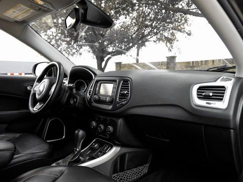 Used 2018 Jeep Compass Latitude image 23