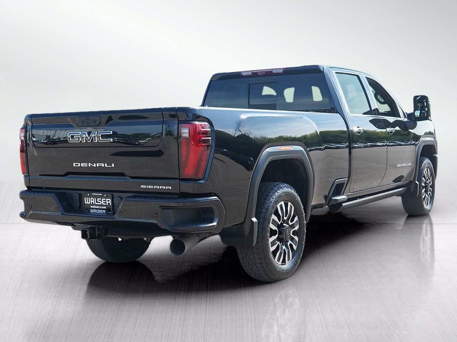 Used 2025 GMC Sierra 2500 Denali Ultimate AWD/4WD image 5