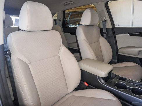 Used 2019 Kia Sorento LX image 41