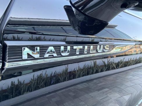 Used 2023 Lincoln Nautilus Reserve w/ Equipment Group 201A FWD image 9