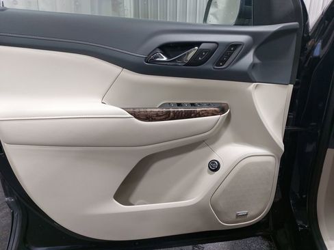 Used 2022 GMC Acadia Denali w/ Denali Ultimate Package image 30