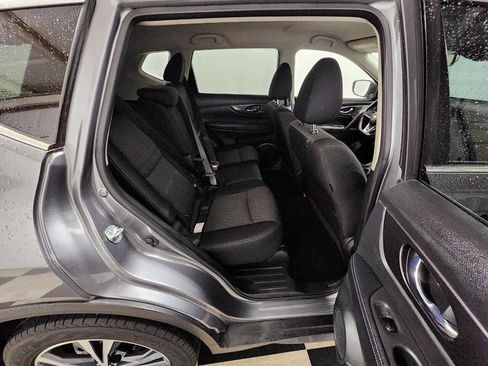 Used 2019 Nissan Rogue SV w/ Premium Package image 34