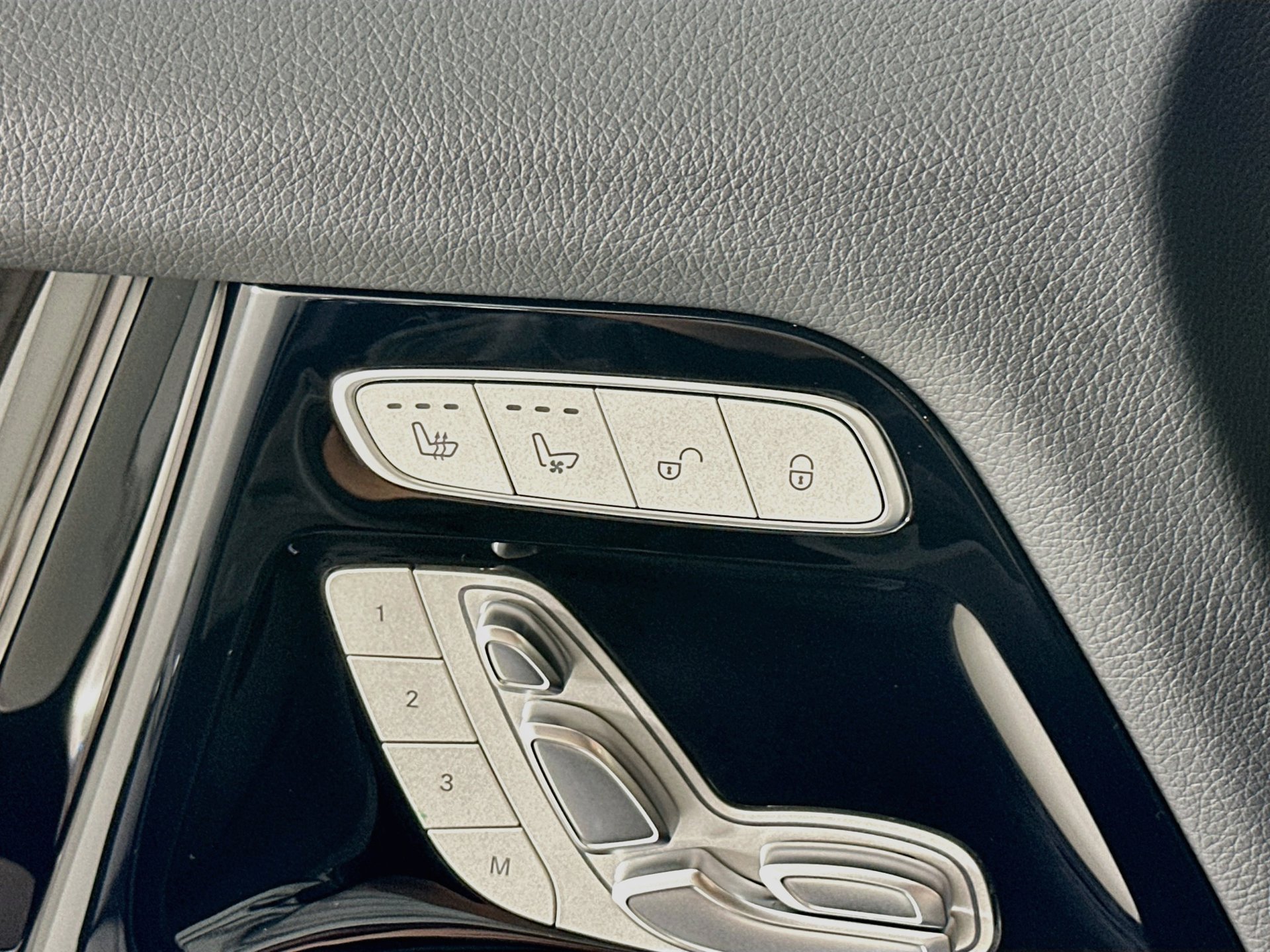 New 2027 Mercedes-Benz G 580 e image 22