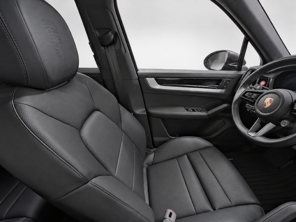 Certified 2025 Porsche Cayenne AWD/4WD image 9