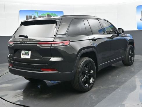 Used 2023 Jeep Grand Cherokee Limited w/ Luxury Tech Group II image 5