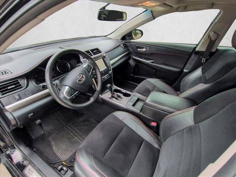 Used 2017 Toyota Camry XSE w/ Moonroof Package FWD image 10