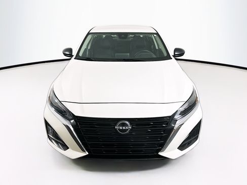 Used 2025 Nissan Altima 2.5 SV image 2