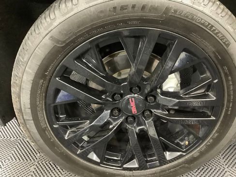 Used 2022 GMC Yukon SLE image 2