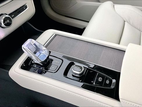 New 2026 Volvo XC90 T8 Ultra w/ Protection Package Premier image 29