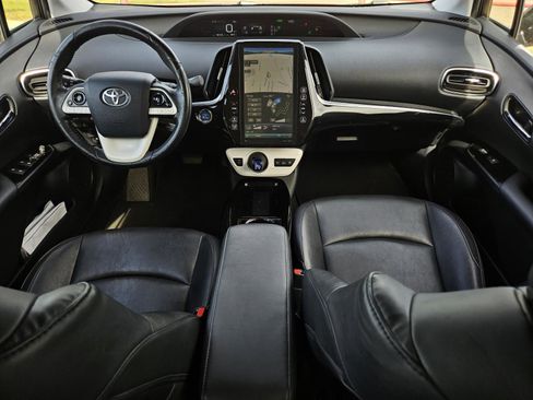 Used 2018 Toyota Prius Prime Premium image 31