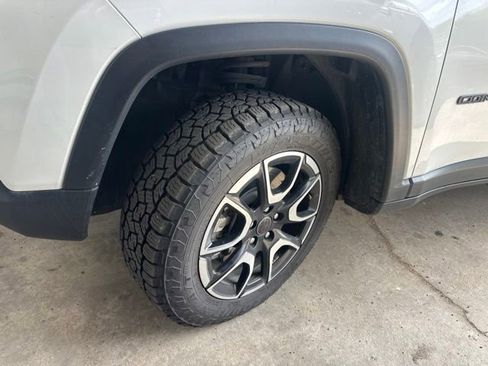 Used 2025 Jeep Compass Trailhawk AWD/4WD image 19