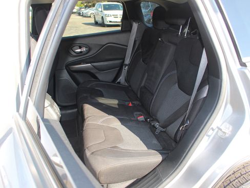 Used 2020 Jeep Cherokee Latitude image 32