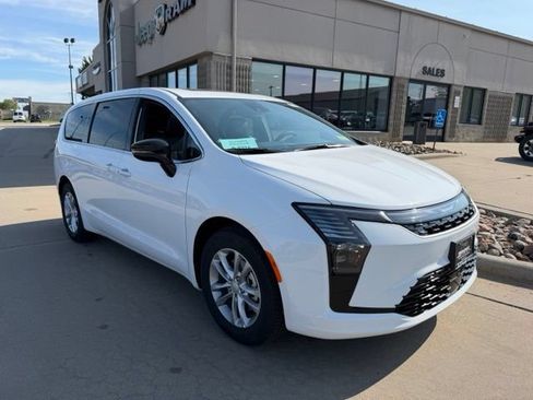 New 2027 Chrysler Pacifica Select FWD image 1