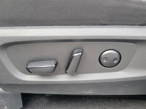 Used 2024 Nissan Pathfinder SV image 32