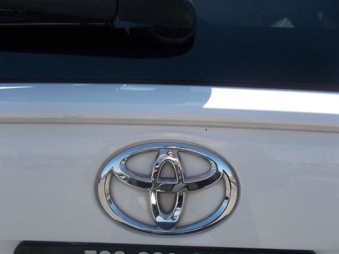 Used 2020 Toyota RAV4 XLE FWD image 9