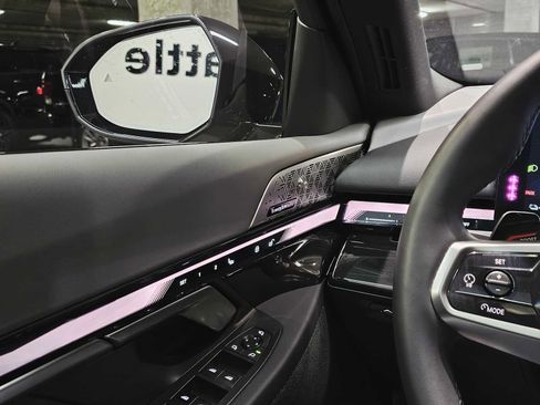 Used 2024 BMW i5 eDrive40i w/ M Sport Package image 22