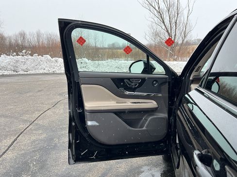 Used 2023 Lincoln Corsair Reserve w/ Equipment Group 202A image 10