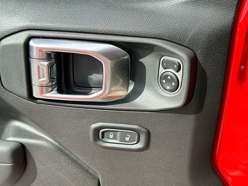 New 2025 Jeep Gladiator Sport image 16