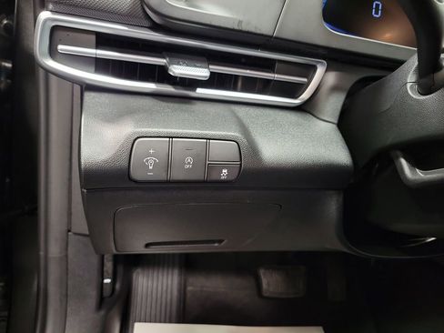 Used 2025 Hyundai Elantra SE image 20