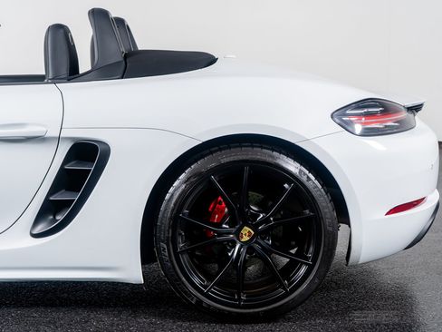 Used 2022 Porsche 718 Boxster S image 18
