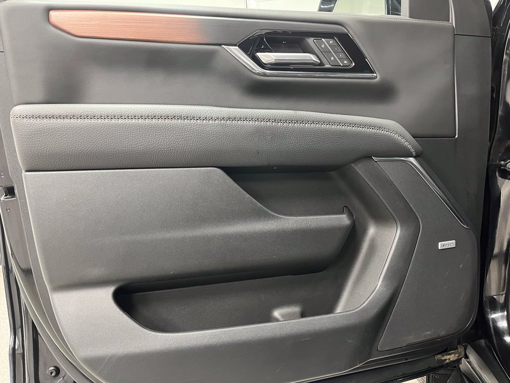 Used 2025 GMC Yukon Denali w/ LPO, Floor Liner Package AWD/4WD image 20