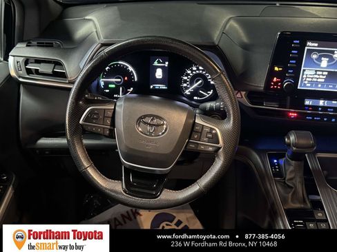 Used 2023 Toyota Sienna XSE AWD/4WD image 13