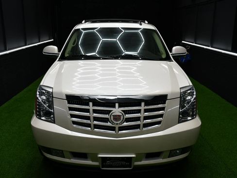 Used 2009 Cadillac Escalade EXT AWD/4WD image 11