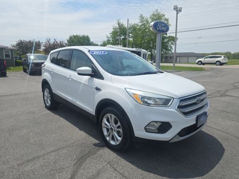 Used 2017 Ford Escape SE AWD/4WD image 4