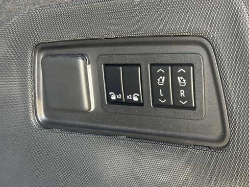 Used 2022 Cadillac Escalade Premium Luxury image 10