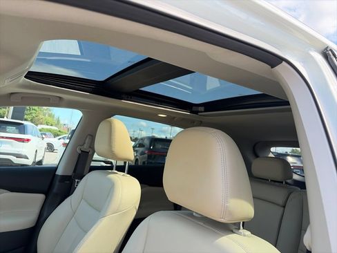 Used 2020 Nissan Murano SV w/ Premium Package AWD/4WD image 11