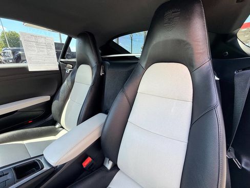 Used 2024 Porsche 718 Cayman RWD image 31