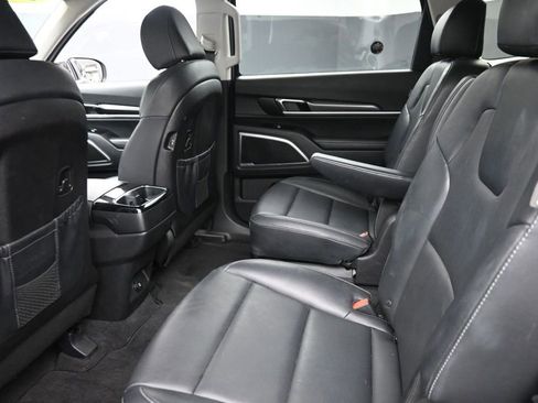 Used 2025 Kia Telluride S FWD image 11