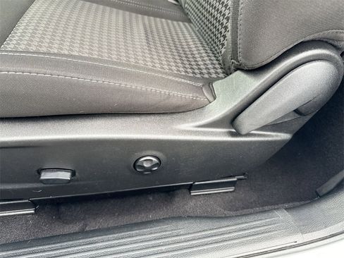 Used 2019 Dodge Challenger SXT image 14