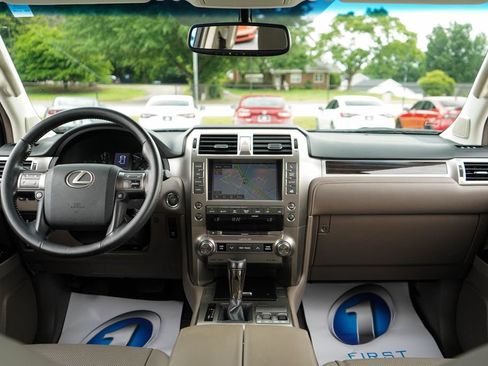Used 2019 Lexus GX 460 w/ Navigation Package AWD/4WD image 9