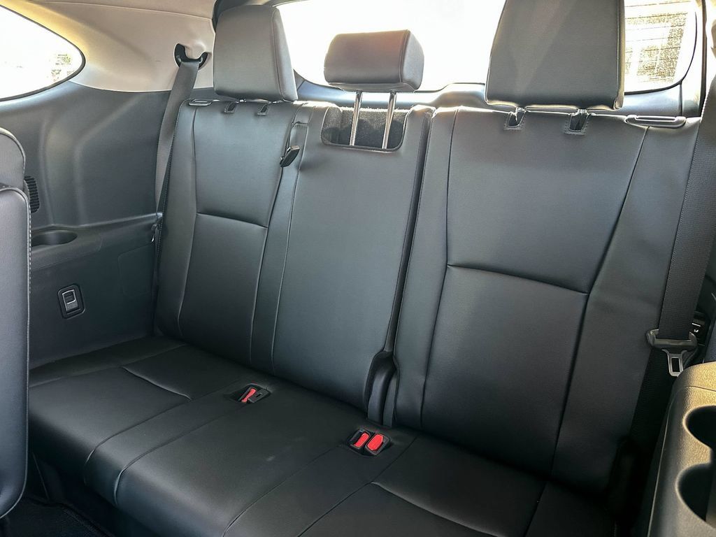 Used 2026 Toyota Highlander Limited AWD/4WD image 16